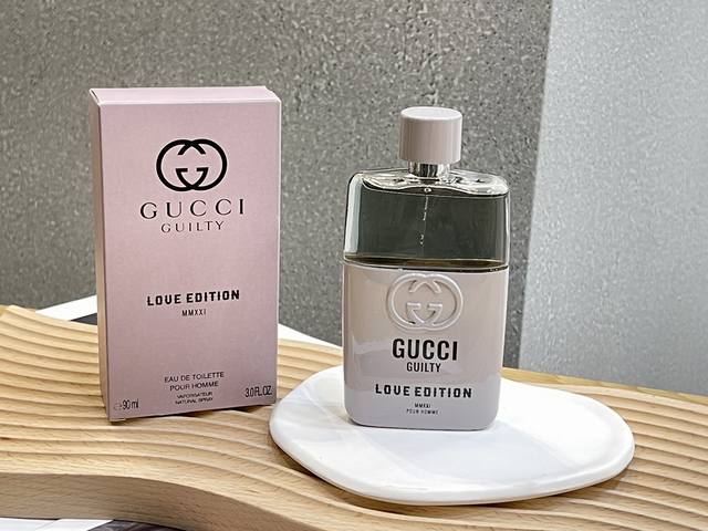 专柜品质 2630新款Gucci 古驰新款紫色蜜恋罪爱男士Guilty Love Editions情侣节对香水 Ml 充满阳光感的金桔前调,让人一闻就联想到阳光