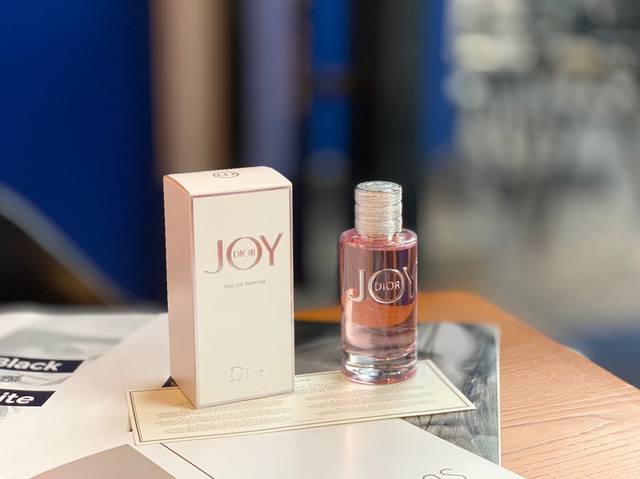 专柜品质 Dior迪奥 Joy悦之欢Edp浓香水90Ml 2018秋季新款 一款花香型木质麝香调的女用香水。 前调是香柠檬 和 橘子; 中调是格拉斯玫瑰 蔷薇