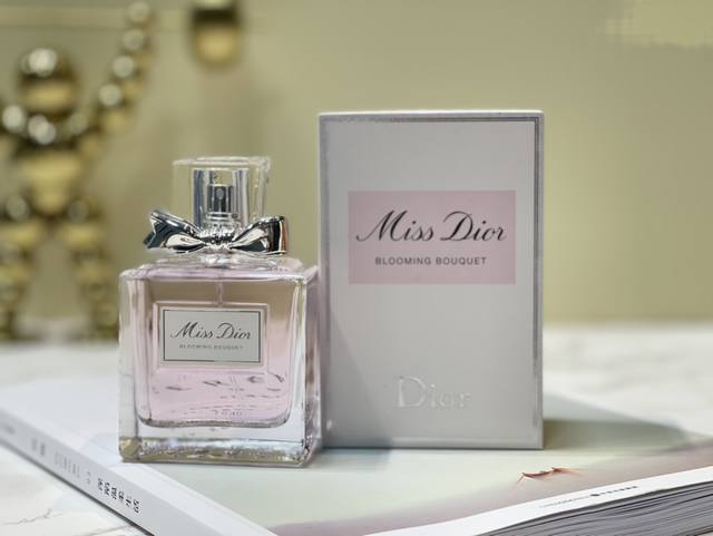 专柜品质 高级斩男香 大小姐香---迪奥花漾甜心 100Ml 大名鼎鼎的迪奥花漾甜心,很多小姐姐在问在找的香水。但是总有人会买错,因为花漾甜心是迪奥小姐系列里的