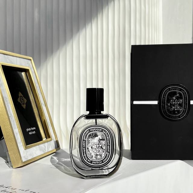 专柜品质 蒂普提克恰到好处的温柔体香Diptyque肌肤之花 Diptyque Fleur De Peau蒂普提克肌肤之花香水 个人偏好：木质香，檀香，麝香，焚