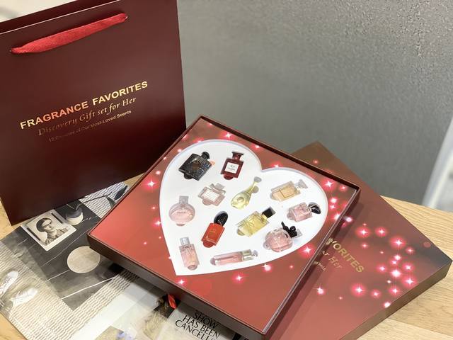 专柜品质 史上颜值最高的香水套盒不接受反驳，贸易公司原货品，情人节必收为她准备的12个最爱的香氛气味怦然 心 动 十二件套整个套盒由12支 5Ml-7.5Ml香