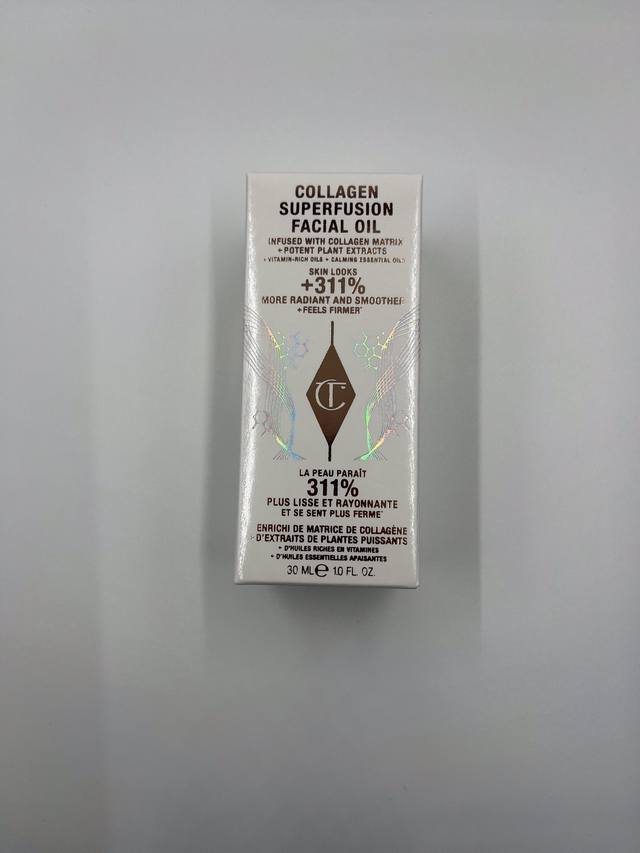 专 Ct胶原蛋自面部护理油30Ml！油的质地比较细腻，香味醇厚不属于浓香型，每次2~ 3滴就足够全脸，吸收的速度也很快，多按几下就感觉没有过剩的油分附在皮肤表面