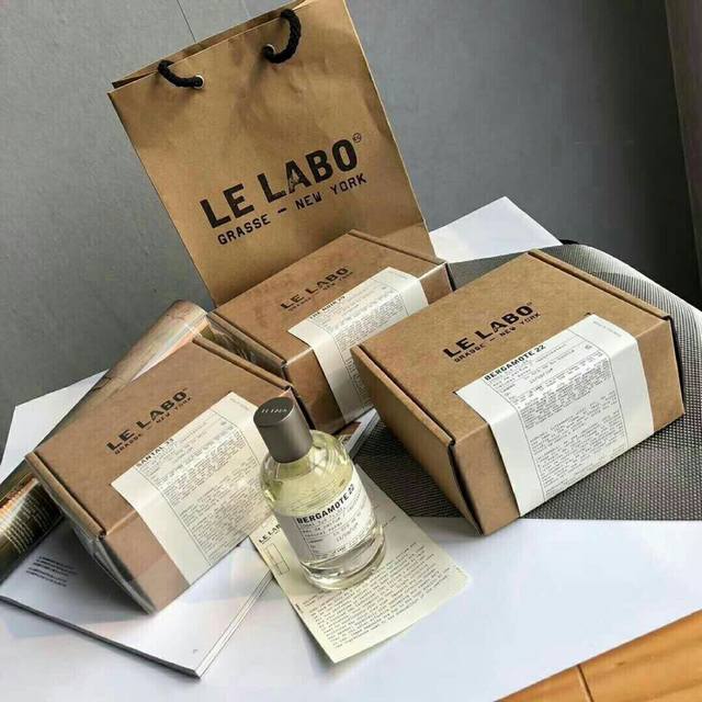 专柜品质 Le Labo香水实验室Bergamote 22 木质馥奇香调 气味：琥珀 麝香 葡萄柚 香根草 苦橙叶 香柠檬 香草 橙花 雪松 Le Labo这个
