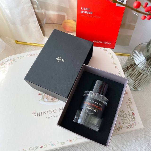 专柜品质 德瑞克 马尔 冬之水 Ml Frederic Malle L'eau D'hiver 香调：木质花香调 气味：鸢尾花 茉莉 天芥菜 香柠檬 麝香 当归