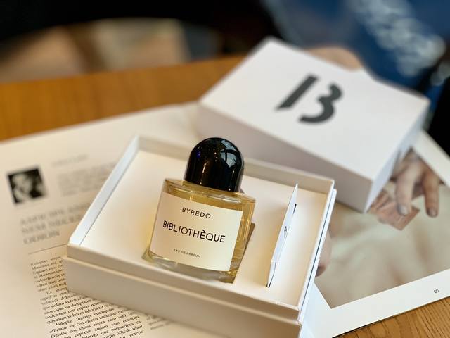 专柜品质 Biblotheque图书馆 香调:木质花香调 Byredo 前调:桃子、李子 Bibliotheque 中调:牡丹、紫罗兰 后调：皮革、广藿香、香草