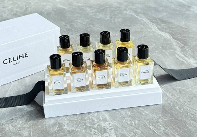 专柜品质 Celine 限量Mini香水套盒 超好闻绝不踩雷系列～限量Mini香水套盒，颜值超高，绝对闭眼入款！小礼盒精致可爱，送朋友也极好的，9个味道，方便携