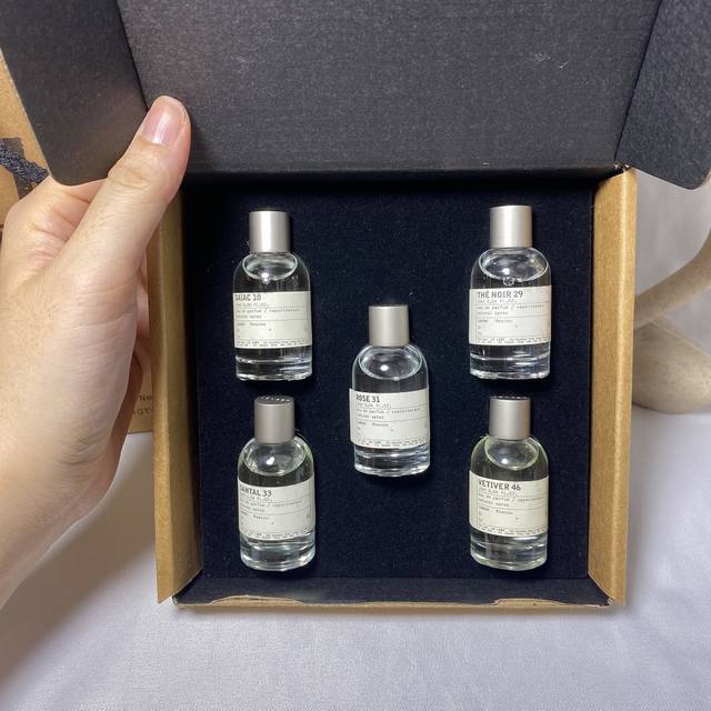 专柜品质 Q版实验室香水小样五件套！喷头5×10Ml 内含：香根草46号，红茶29号，玫瑰31号，檀香木33号，东京愈创木10号