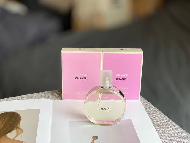 专柜品质 1橙邂逅 100Ml 活力用血橙的小苦涩果香中合茉莉的甜， Chanel新一代调香师呈现出活力，持久，稳重的木质花香邂逅山 前调：血橙葡萄柚柑橘 中调