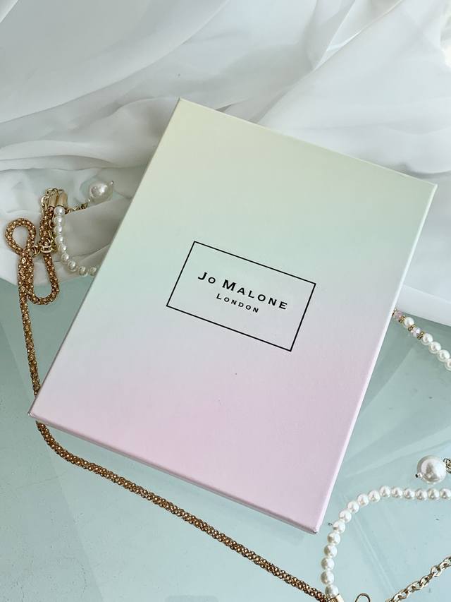 专柜品质 Jo Malone祖玛珑一生挚爱花园秘境限量12件 Jo Malone祖玛珑 一生挚爱花园秘境限量版香水套盒*12件 味道分别为:蓝风铃*30Ml&白