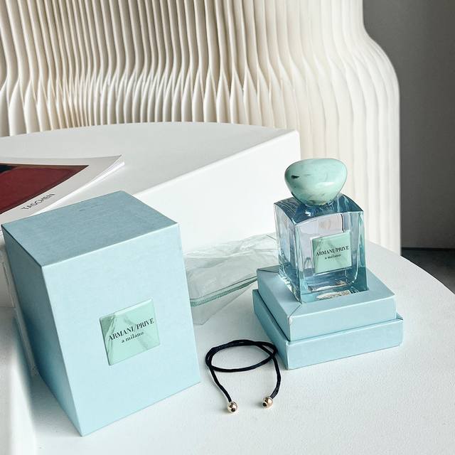 专柜品质 新款香水Armani Privé阿玛尼高订系列A Milano Armani Privé系列的新香水是加入其自高级时装子系列Les éDitions