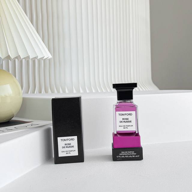 专柜品质 款最新Tom Ford 俄罗斯玫瑰 先被颜值吸引，试闻之后一下击中的香水。 最近买了四瓶都没有这种感觉！啊这就是我的香！ Tf真是从来不会让人失望，玫