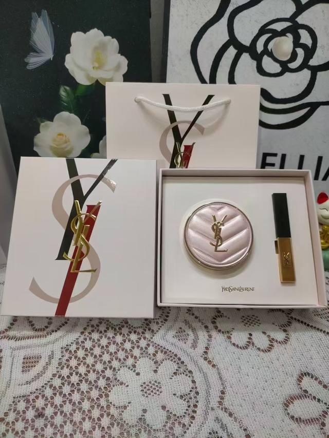 高端品质 圣罗兰520彩妆两件套小金条口红版 圣罗兰520彩妆两件套小黑条口红版 圣罗兰520彩妆两件套金银条口红版 圣罗兰520彩妆两件套浮雕爱心黑管唇釉版