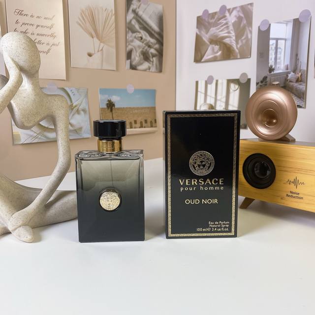 高端品质 范思哲黑色乌木男士100Ml Versace Oud Noir Pour Homme, 2013 品牌：范思哲 属性：男香 香调：木质东方调 前调：胡