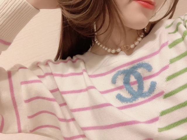 我们出品 Zp7410，量大咨询客Fu 必入迪奥珍珠Choker 巨美，巨美的珍珠Choker，珍珠从大到小的渐变，每颗珍珠中间都有一颗特定的小扁金珠，最中间的
