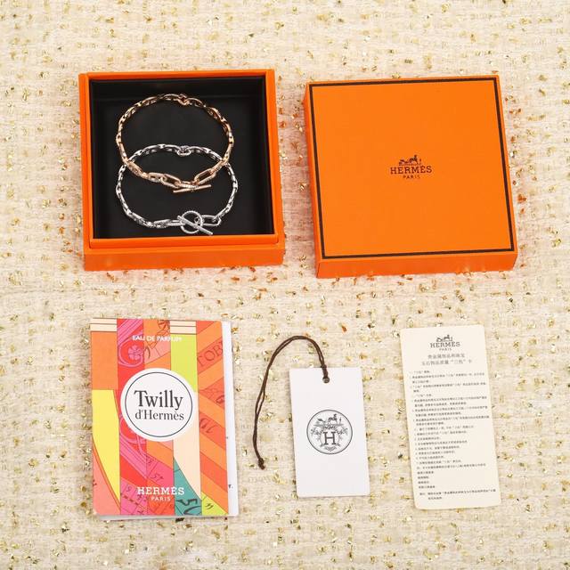 我们出品 爱马仕猪鼻子满钻手镯 认准唯一一家真正购入珠宝类Zp开发的，可订做真金真钻，只做对版Zp真金货，Pk市面各种金货量大咨询客Fu 灵感来自船锚链中汲取灵