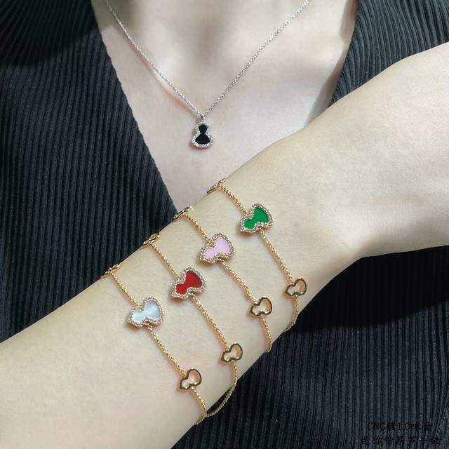 V金镀咪金 麒麟迷你粉葫芦手链，招财旺运 高颜值 上身效果很赞 很百搭，镀厚金 真金质感一流的 小而精致 戴出去就说是真金的！