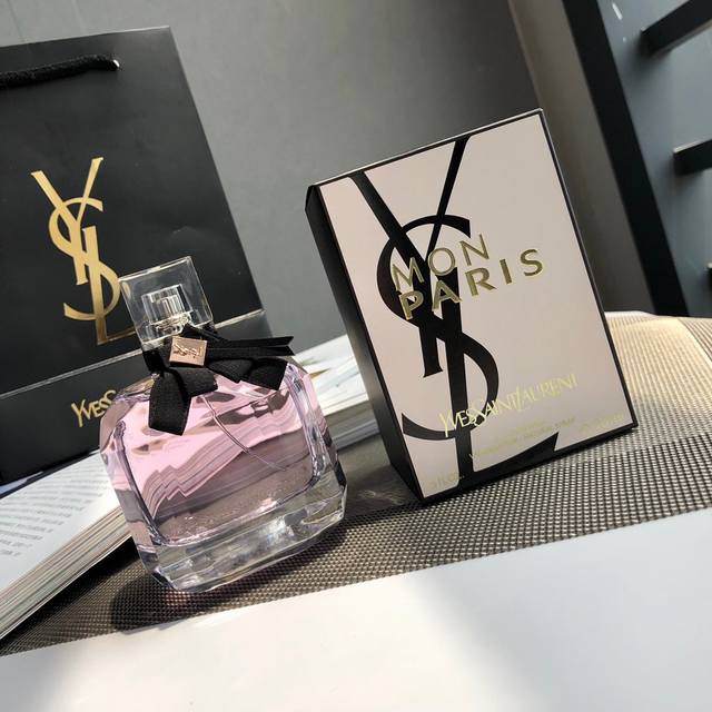 专柜品质 Ysl圣罗兰Mon Paris反转巴黎限量黑金系列香水 小红书上推荐几千篇！容量90Ml 灵感来自浪漫之都-巴黎，紫色瓶身和钻石造型搭配上黑色丝带，尽
