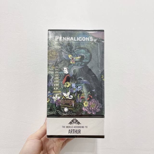 专柜品质 新版潘海利根兽首龙头75Mlselfridges独家发售，Penhaligons亚瑟香水眼中的世界，香氛系列：树脂木质 前调：熏香Sfe、香草塔希提溶