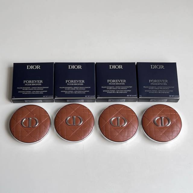 专 迪奥古铜色皮革粉饼9G！色号：02#Light-Naturel，03#Soft-Naturel，04#Warm，05#Intense-Naturel。