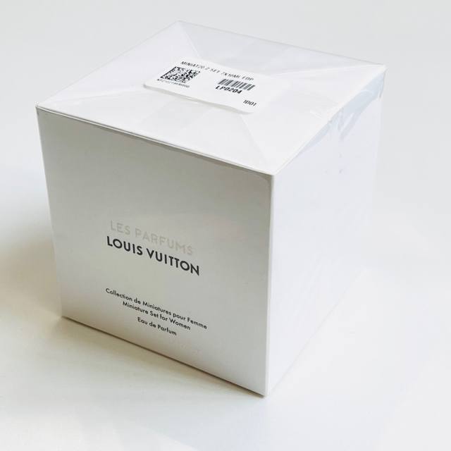 到货了 Lv七龙珠香水小样10Ml七件套！内含：10Ml×10。味道： 10Ml风中玫瑰 Rosedesvents 10Ml星情 Etoilefilante 1
