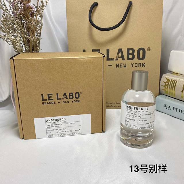 专柜品质 实验室香水 Ml别样13号Another 13 别样13号，他的味道十分接近于皮肤，仿佛自身散发出的体香，天然柔利和 十分简单，很有芝术家的气息气味：