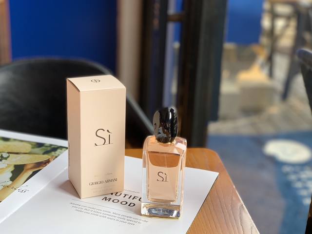 专柜品质 Armani阿玛尼 Intense Si 挚爱玫瑰女士香水 Ml， 香调：清新花香调 前调：黑醋栗叶 中调：小苍兰、玫瑰 基调：香草、广藿香、龙涎香醚