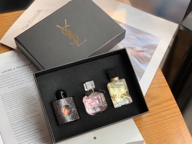 专柜品质 Q版圣罗兰迷你Ysl小样香水3件套木盒，每瓶7.5Ml 商品：圣迷试香礼盒W 款式：黑鸦片 自由之水 反转巴黎 特点：一盒顶三盒～