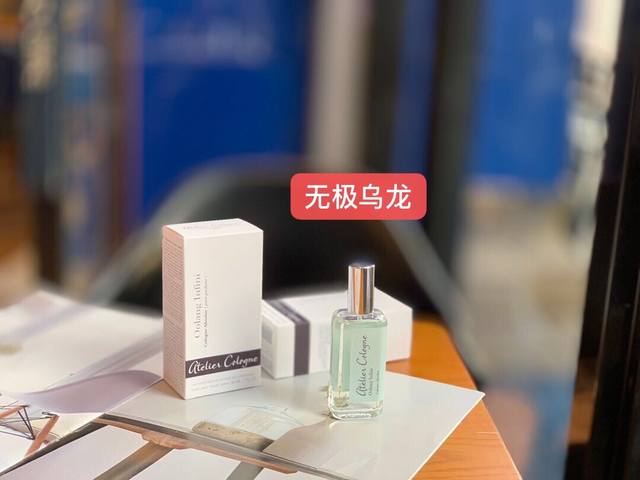 专柜品质 Ateliercologne欧珑的春夏二重香气体验 30Ml Atelier Cologne英文名很难读，中文叫欧珑，简称Ac，是一个只专注于制作古龙