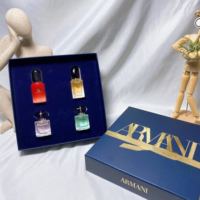 专柜品质 阿玛尼自我玉龙香水小样四件套*7Ml 7Ml×4，喷头，抹滴式！ 内含：玉龙茶，我的方式，红色挚爱，黄色挚爱。 彩妆达人必备！高颜值套盒，送人自用都绝
