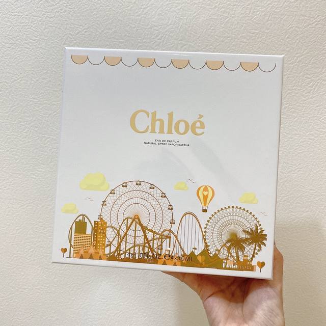专柜品质 蔻依中样香水4件套白盒4*30Ml 套盒包含Chloe黄色小猪包、粉色小猪包、丝带香水、爱情故事4款都和超级好闻 都是女神香级别 ！！我感觉就算你不用