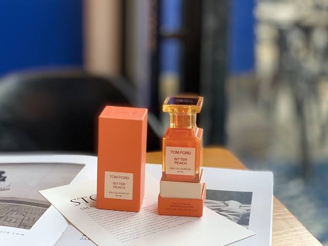 专柜品质 Tf最新款限量版苦桃50Ml、男女通用中性香水。 前调:桃、血橙、豆蔻、天芥菜 中调:朗姆酒、印蒿、劳丹脂 后调:广藿香、檀木香 是一款男女们回味的桃