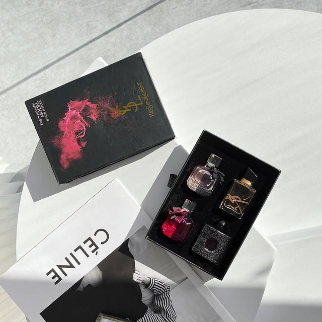 专柜品质 圣罗兰4件套 1.Ysl 圣罗兰迪丽热巴反转巴黎女士香水失魂果甜美袭人香水波点新款香调：百花西普调前调：佛手柑，草莓，树莓，梨，香柠檬中调：曼陀罗，牡