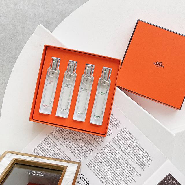 专柜品质 爱马仕香水套装每瓶15Ml Hermes 爱马仕花园系列香水四件套15Ml*4支 香水小样套装包含： 尼罗河花园15Ml 香调:花香果 地中海花园15
