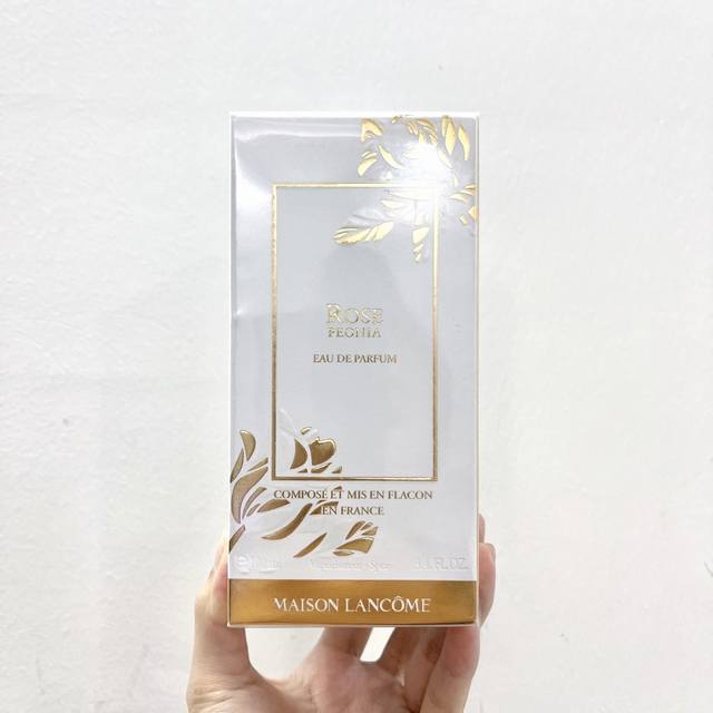 专柜品质 兰蔻殿堂玫瑰香水 Ml兰蔻殿堂香水 微醺玫瑰永远对未来充满着向往和憧憬。爱情也是亘古不变的专题，对一切美好的爱情充满向往。前调是清新的玫瑰和牡丹在阳光