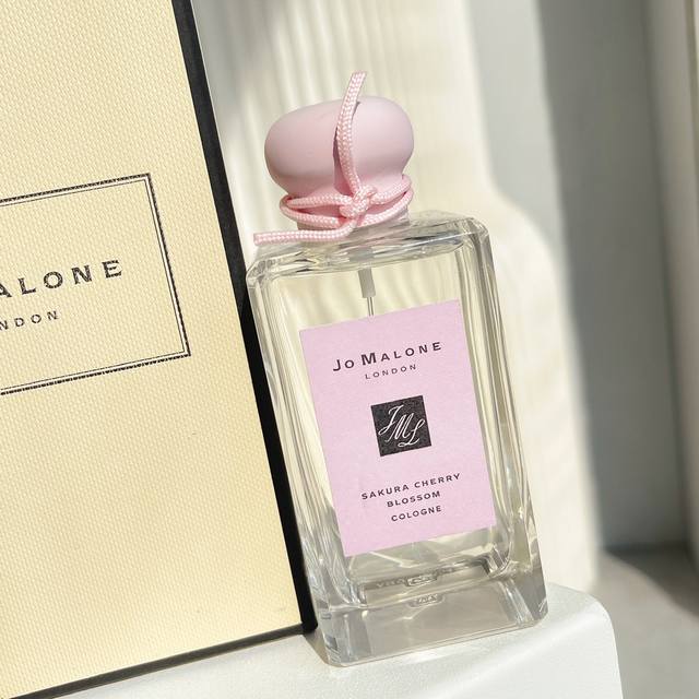 专柜品质 祖马珑 限定樱花香水来袭！少女心爆棚！ Jo Malone近期频频更新香氛新品让我们的荷包都来不及歇息，随着天气渐渐转暖、樱花季节的来临，它们家将在2
