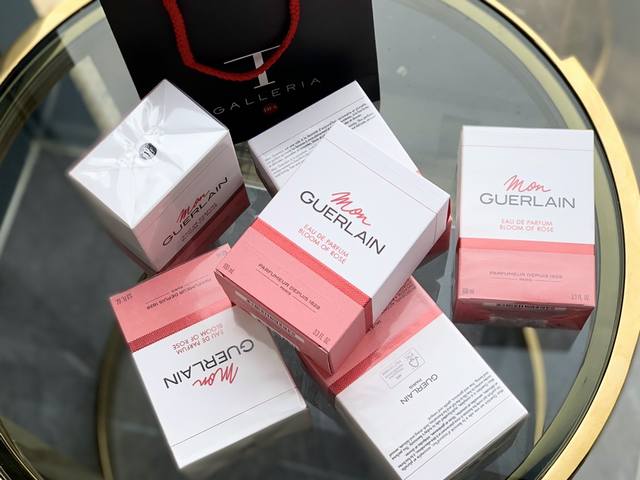 专柜品质 Guerlain娇兰香水 精致的透明多边形玻璃瓶身，搭配优雅圆润的宝石盖，颜值有多绝不用多说大家都看得到！ 规格： Ml 瓶