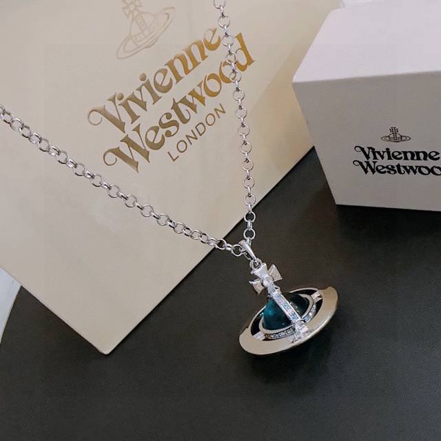 经典大号土星项链 60Cm 项链Vivienne Westwood西太后土星项链！英国时装设计师，时装的朋克之母！时尚潮流风格，品质强大，超美的设计！简约大气刺