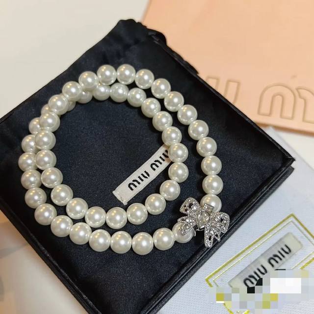 Miumiu蝴蝶珍珠颈链 太美，太好看 做工精致细腻重工版本 超级仙女唯美的一款 做工超级细心无漏洞 项链
