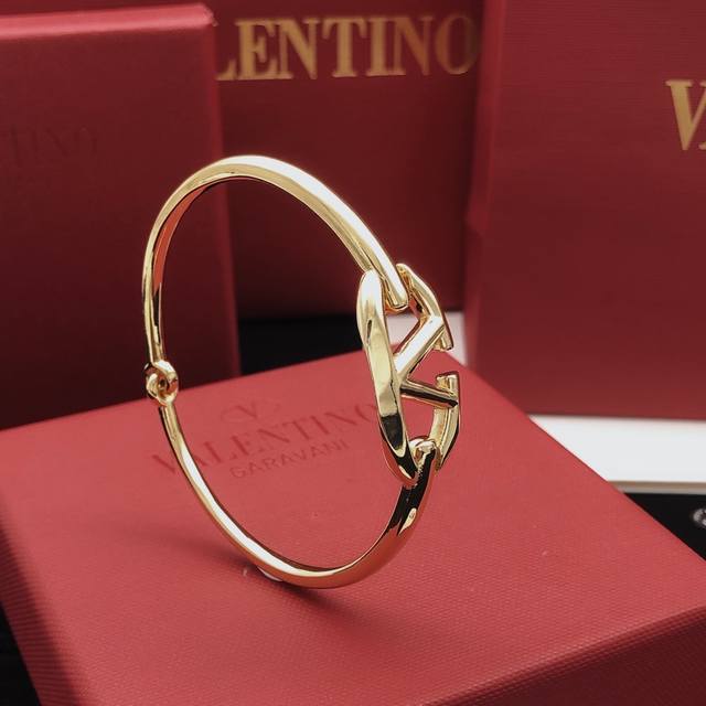 编号Vsz0019 Valenti*O最新款光面手镯 一致Zp黄铜材质