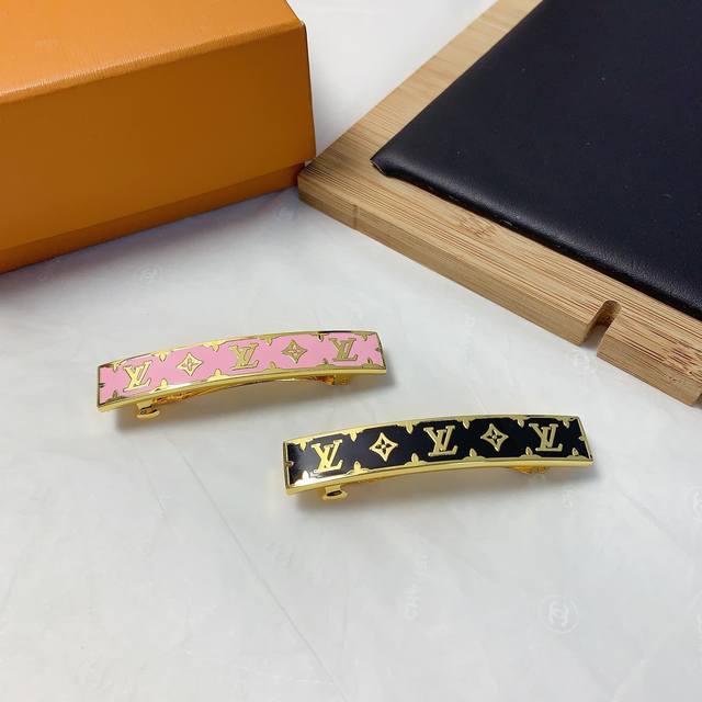 Lv路易威登 驴牌发夹 新款精致发夹弹簧夹精致小仙女必入单品 宝藏款 闭眼入推荐款 单个04216886060