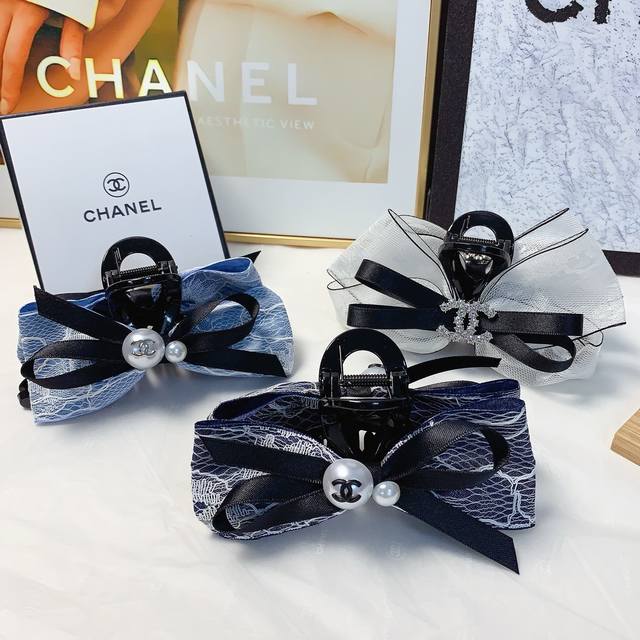 Chanel小香 Chanel发夹 蝴蝶结蕾丝抓夹 气质百搭 日常精致小单品 小仙女必入单品 宝藏款 闭眼入推荐款 单个04016878070配发箍盒