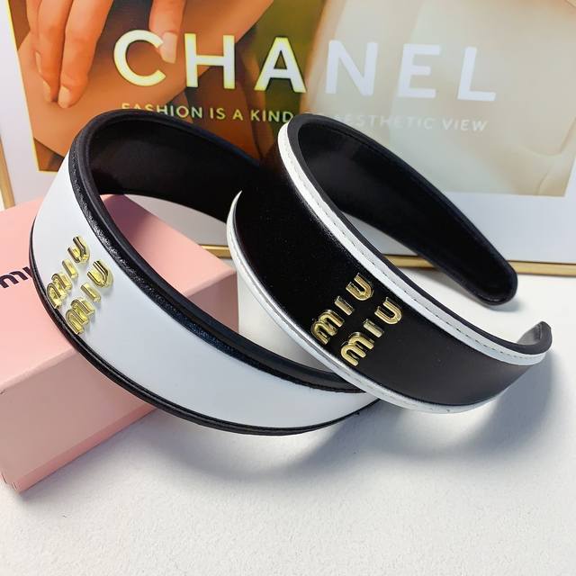 Miumiu缪缪 Miumiu发箍 牛皮轻奢风发箍气质百搭小仙女必入单品名媛风十足～宝藏款 闭眼入推荐款 单个0401319090
