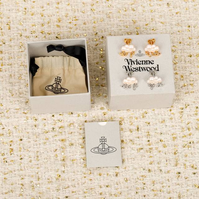 250100 我们出品 Zp2460！宝宝，什么是快乐星球，来，这就是快乐星球 Vivienne Westwood 云朵耳钉！必入！时尚感爆棚墙裂推荐击中人心卫