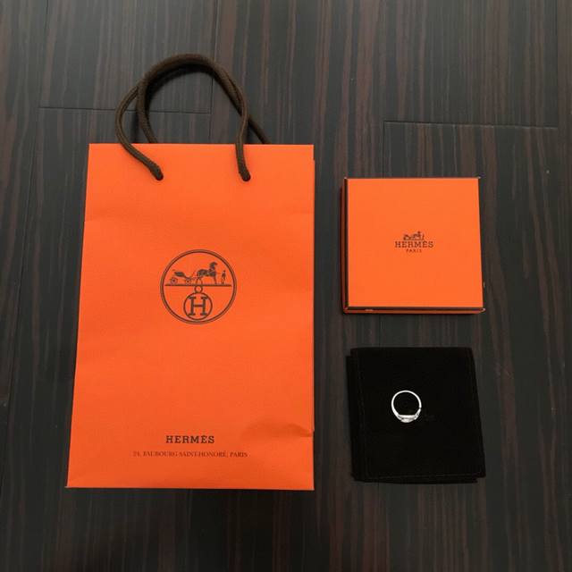 我们出品 现Huo，纯银精工版本，网红全民款！，码数分6 7 8，对应Zg的52 54 56，H马鞍带钻戒指，非常推荐，戒指80多颗钻，颗颗手工镶嵌，电镀厚金，