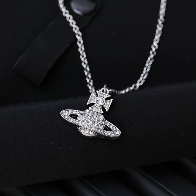 西太后土星满钻项链 X满钻土星项链。西太后的美谁懂 Bling Bling 的直击我的心