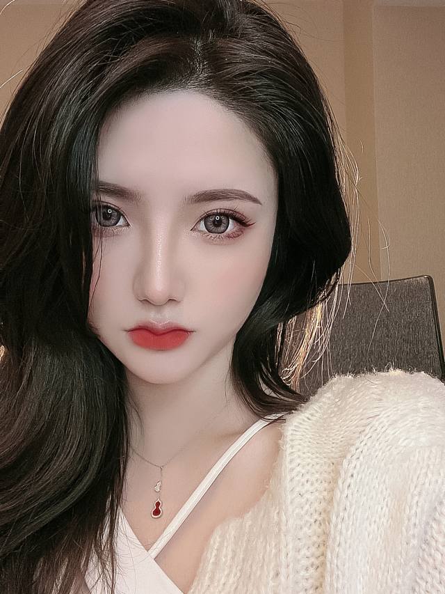 绿色 白色 红色 我们出品 双葫芦小号项链 Zp20 800+ 可订做真金真钻版，量大咨询客Fu Qeeli 麒麟葫芦珠宝采用 中国元素与现代设计融合，红色的玛