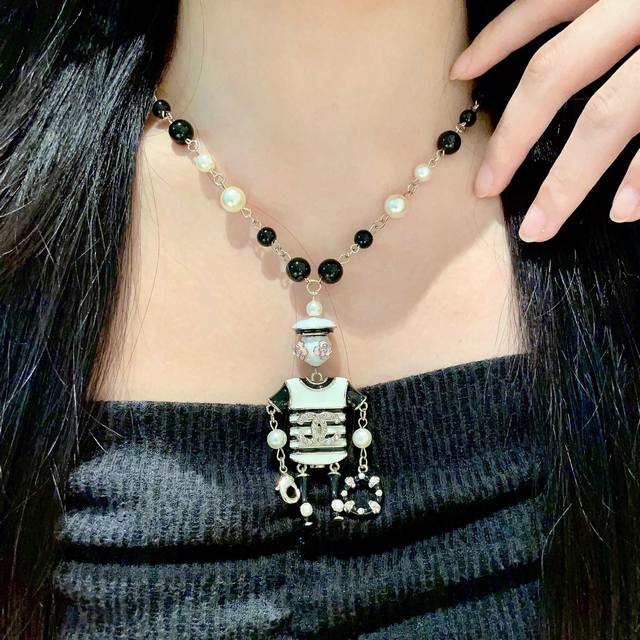 Chanel香奈儿 中古 字母毛衣链 项链小香家的款式真心无需多介绍每一款都超好看，精致大方，非常显气质.