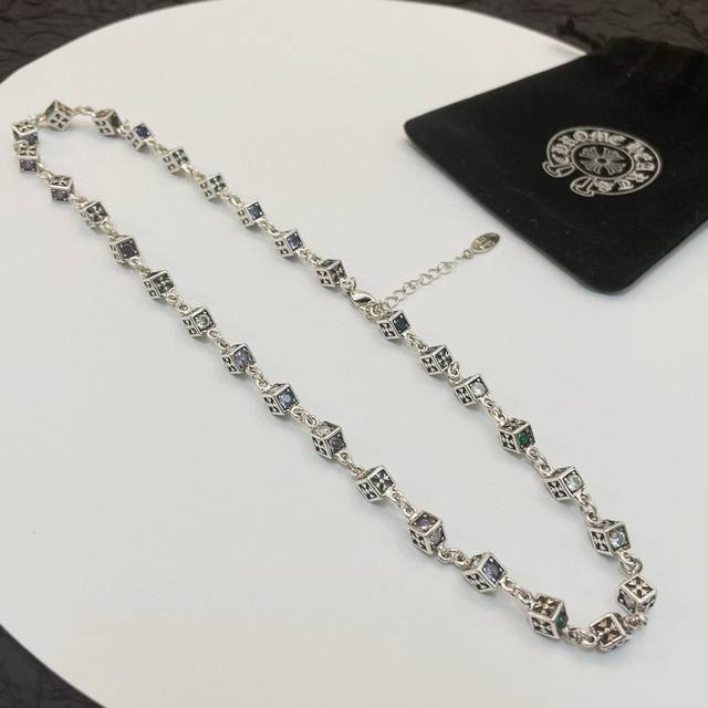 新款 专柜品质 Chrome Hearts克罗心 经典复古十字架骰子彩钻项链 凹凸造型不同的花纹设计风格 呈现出与众不同 十字架 童军花是克罗心的志 所以更经久