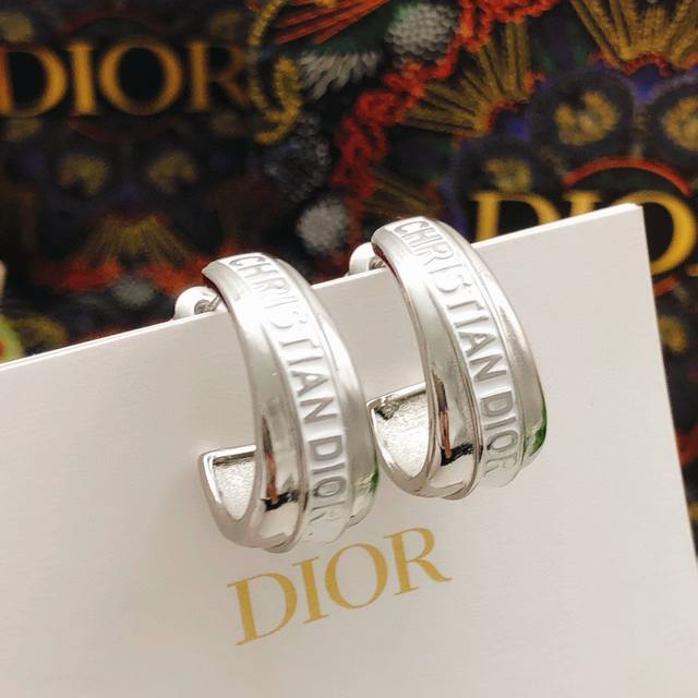 编号Ded0605 Dio*最新款银色滴油白色耳勾 一致Zp黄铜材质