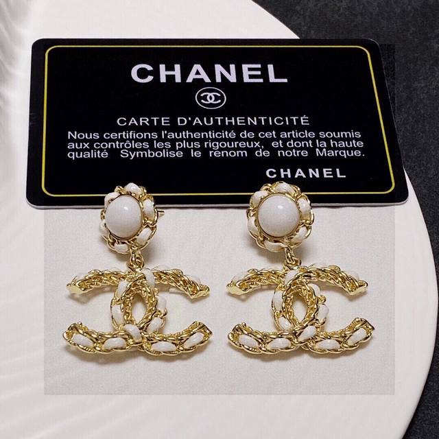 Chanel 小香 新款皮革耳坠耳钉 专柜同步上新 耳环 原版一致黄铜材质搭配纯银针耳环 精工细作打造全网最高性价比最高品质.